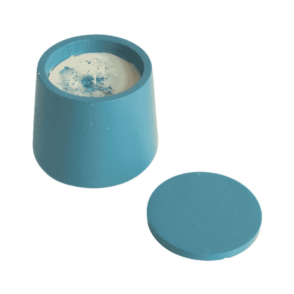 LAMSA Blue Chanel scented candle. In a fully handcrafted concrete box.205g | لمسة شمعة المعطرة برائحة بلو شانيل، داخل علبة كونكريت مصنوعة يدوياً بالكامل – 205 غرام