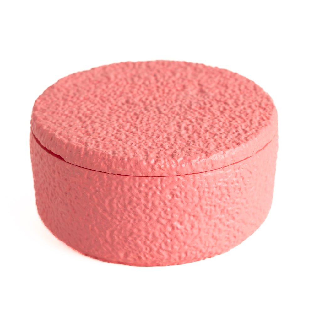 LAMSA Escada moon scented candle. In a fully handcrafted concrete box - 275g | لمسة شمعة برائحة إسكاده مون في علبة كونكريت مصنوعة يدويًا بالكامل - 275 غرام