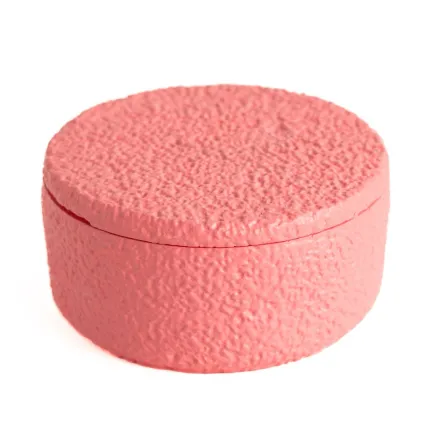 LAMSA Escada moon scented candle. In a fully handcrafted concrete box - 275g | لمسة شمعة برائحة إسكاده مون في علبة كونكريت مصنوعة يدويًا بالكامل - 275 غرام