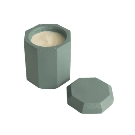 LAMSA Platinum scented candle. In a fully handcrafted concrete box.205g | لمسة شمعة المعطرة برائحة بلاتينيوم، داخل علبة كونكريت مصنوعة يدوياً بالكامل – 205 غرام